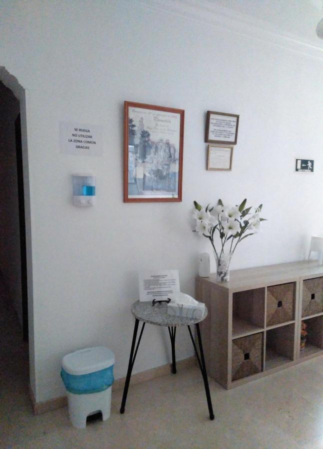 Pension Larra Mairena De Alcor Bagian luar foto