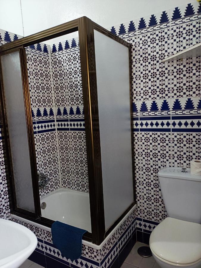 Pension Larra Mairena De Alcor Bagian luar foto