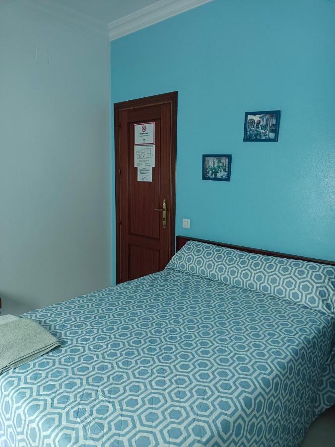 Pension Larra Mairena De Alcor Bagian luar foto