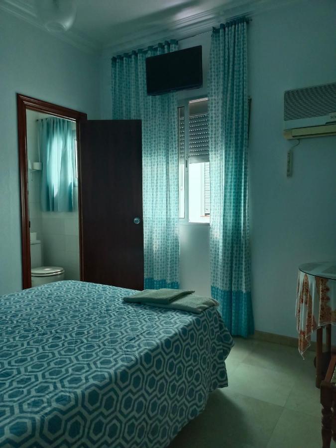 Pension Larra Mairena De Alcor Bagian luar foto