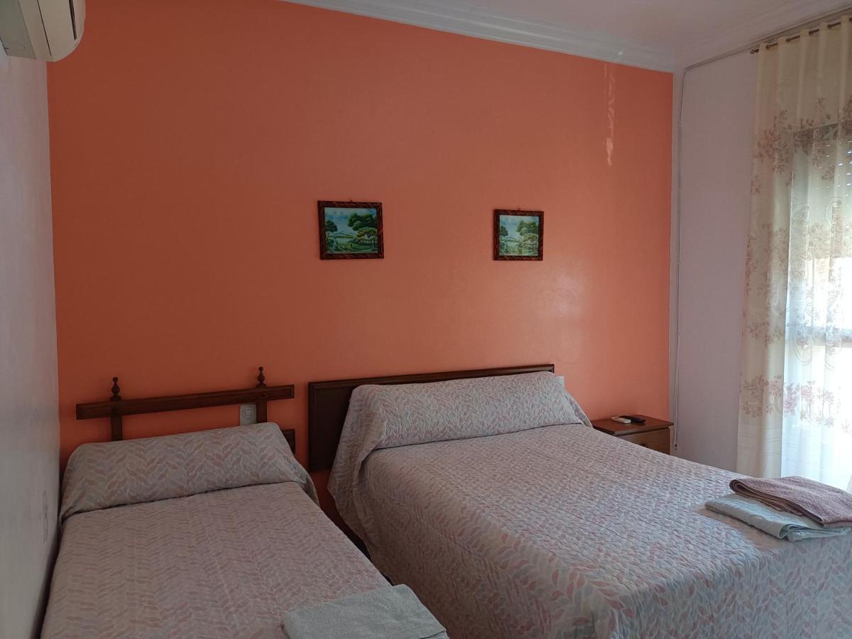 Pension Larra Mairena De Alcor Bagian luar foto