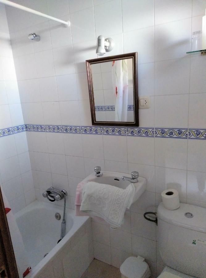 Pension Larra Mairena De Alcor Bagian luar foto