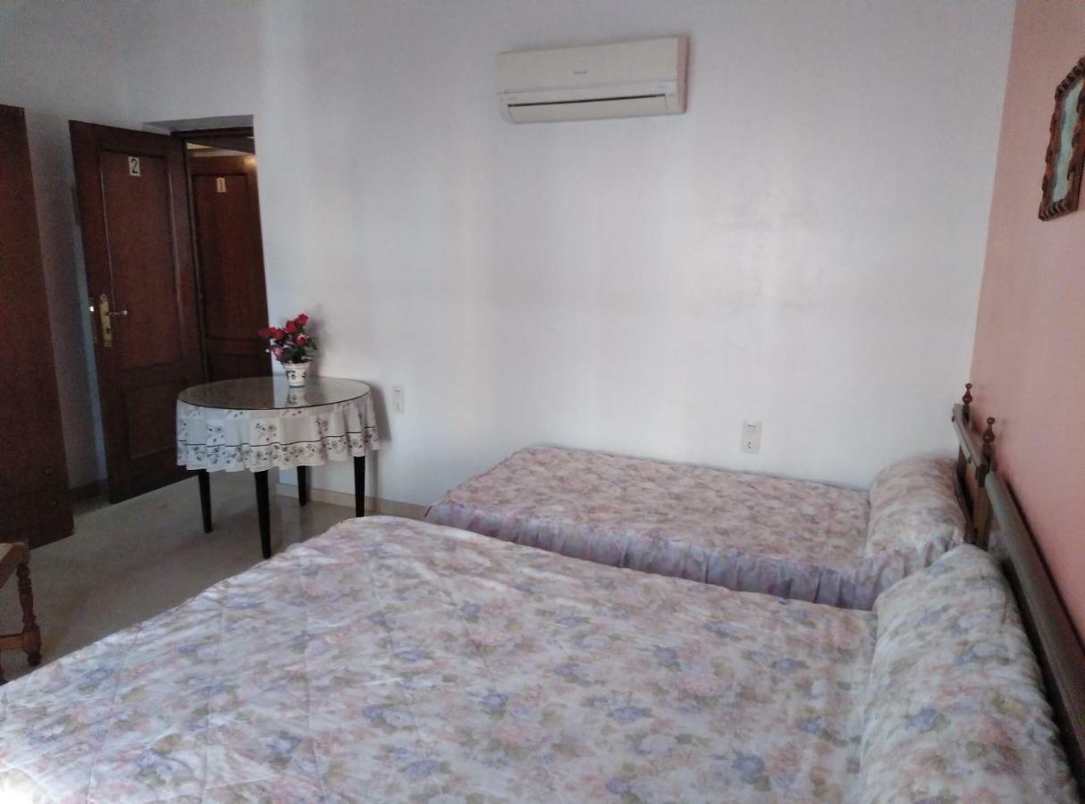 Pension Larra Mairena De Alcor Bagian luar foto