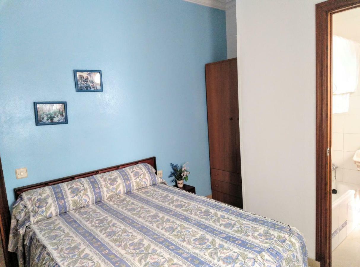 Pension Larra Mairena De Alcor Bagian luar foto