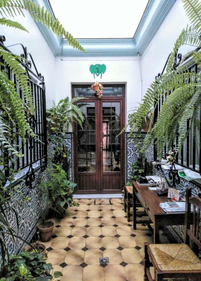 Pension Larra Mairena De Alcor Bagian luar foto