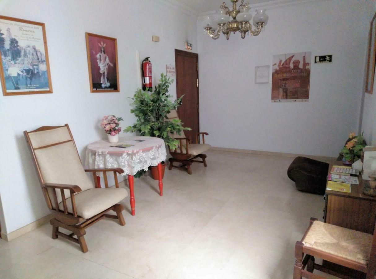 Pension Larra Mairena De Alcor Bagian luar foto