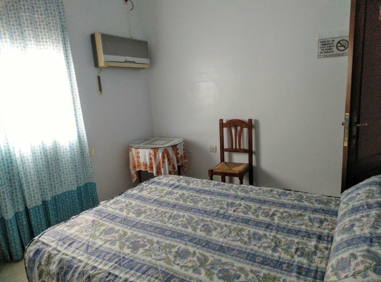 Pension Larra Mairena De Alcor Bagian luar foto