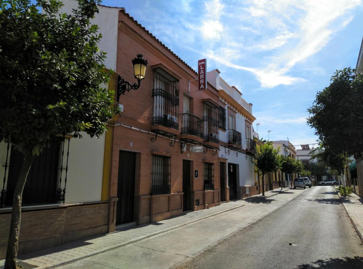 Pension Larra Mairena De Alcor Bagian luar foto