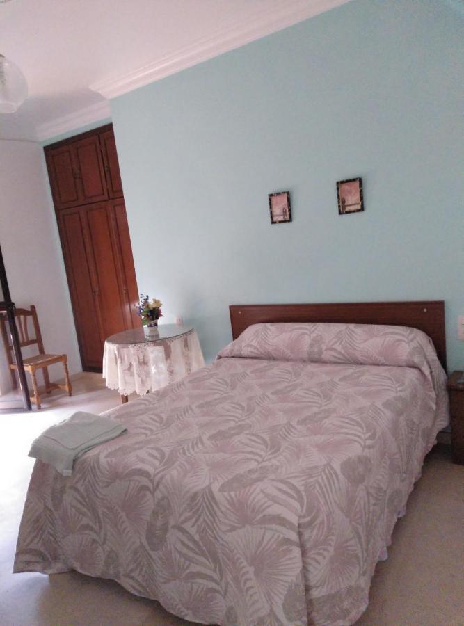 Pension Larra Mairena De Alcor Bagian luar foto