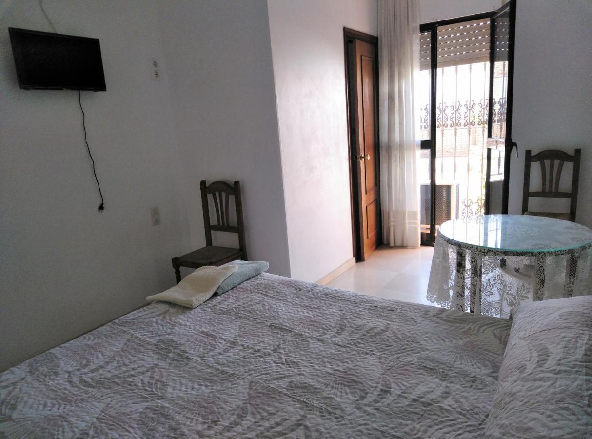 Pension Larra Mairena De Alcor Bagian luar foto