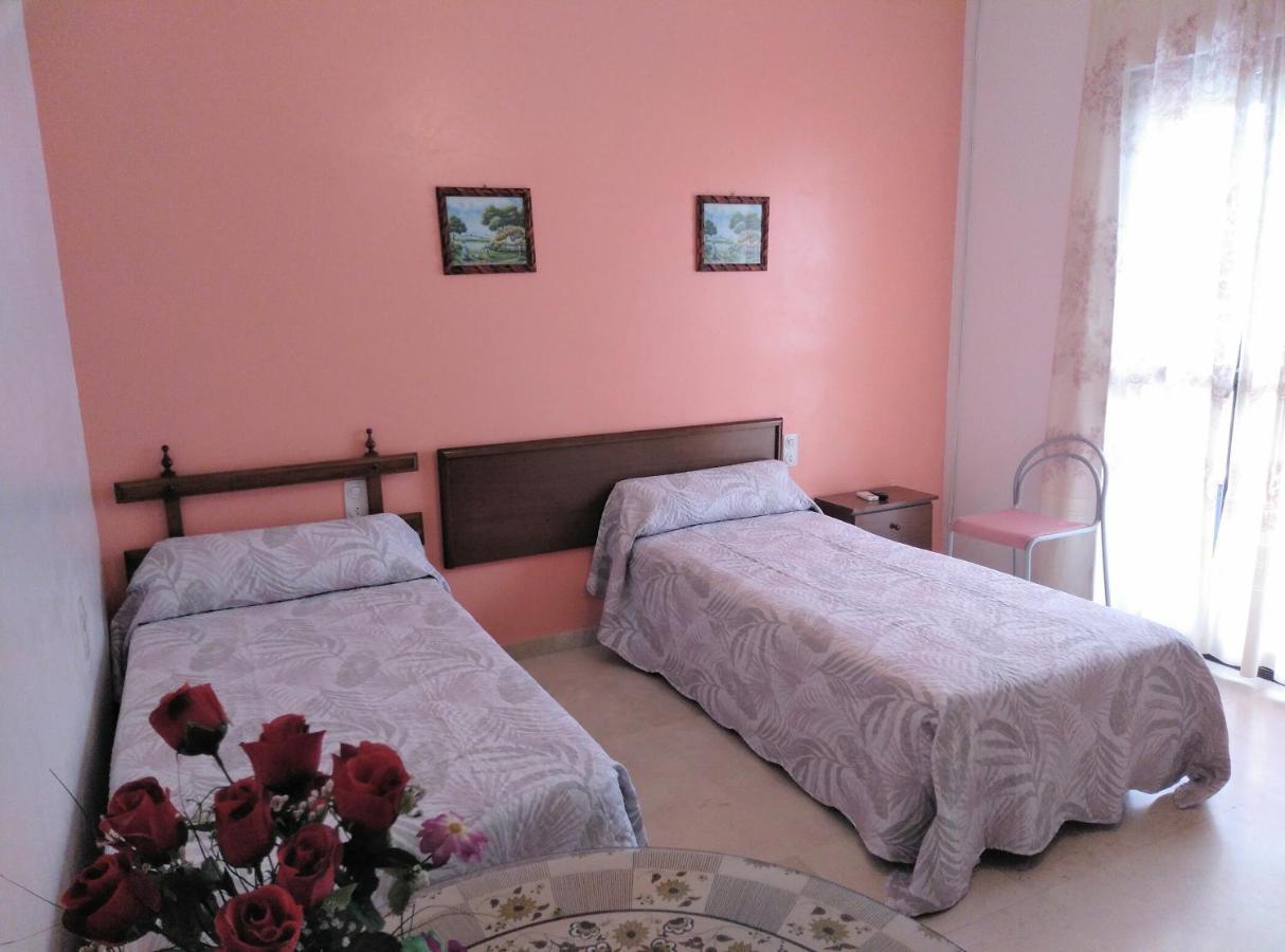 Pension Larra Mairena De Alcor Bagian luar foto