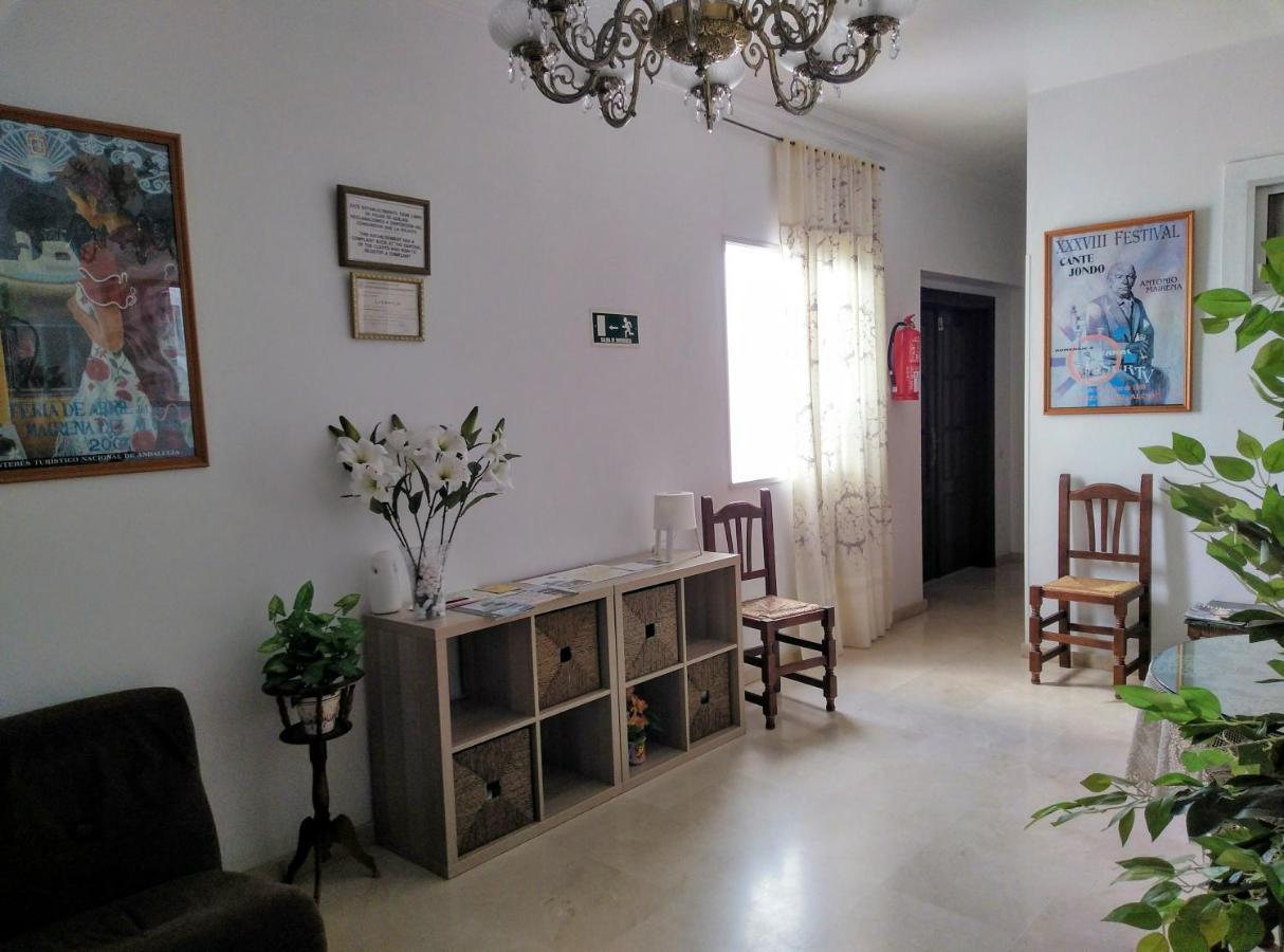 Pension Larra Mairena De Alcor Bagian luar foto